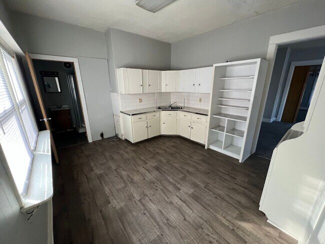 Building Photo - 1621 W Jackson St