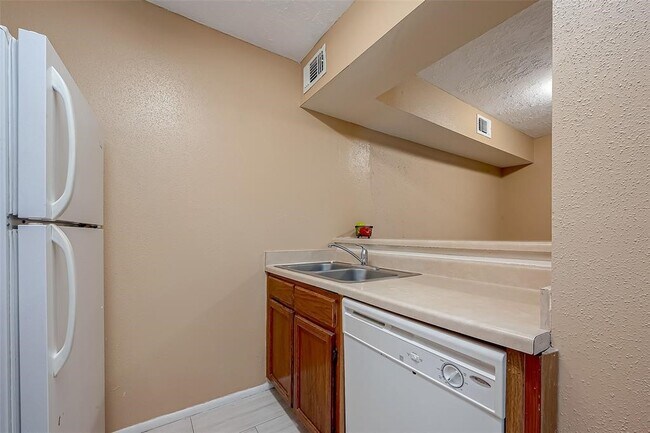 Building Photo - 10555 Turtlewood Ct