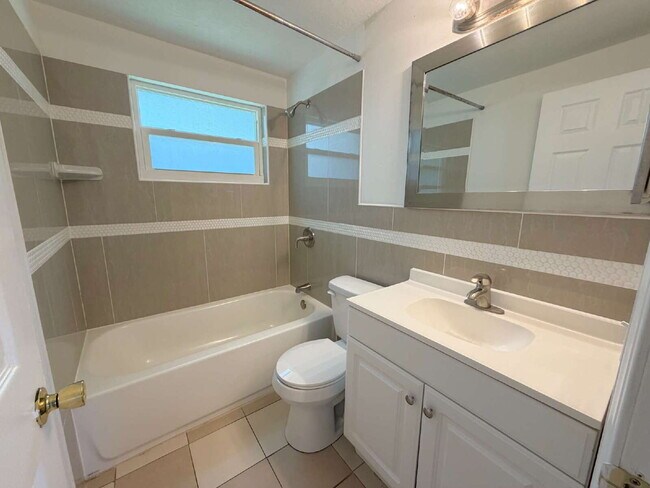 Building Photo - "Charming 3-Bed, 2-Bath on Jackson Street"