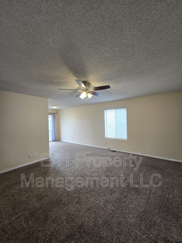 Building Photo - 4460 S Elizabeth Ave