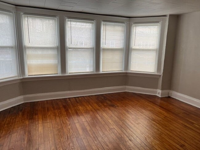 Building Photo - $1,300 Harrisburg 3 bedroom house for rent