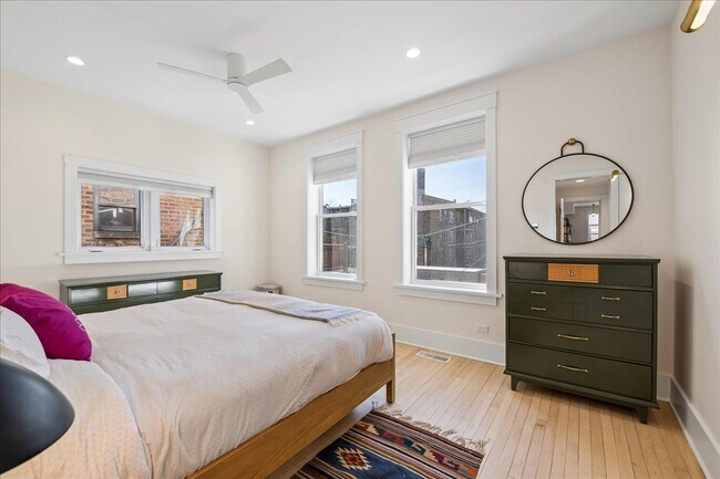 Building Photo - 4912 N Winchester Ave