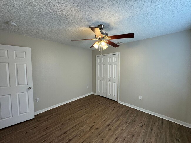Building Photo - Spacious 4-Bedroom Home with 3 Full Baths in Whispering Trails – Pet Friendly!