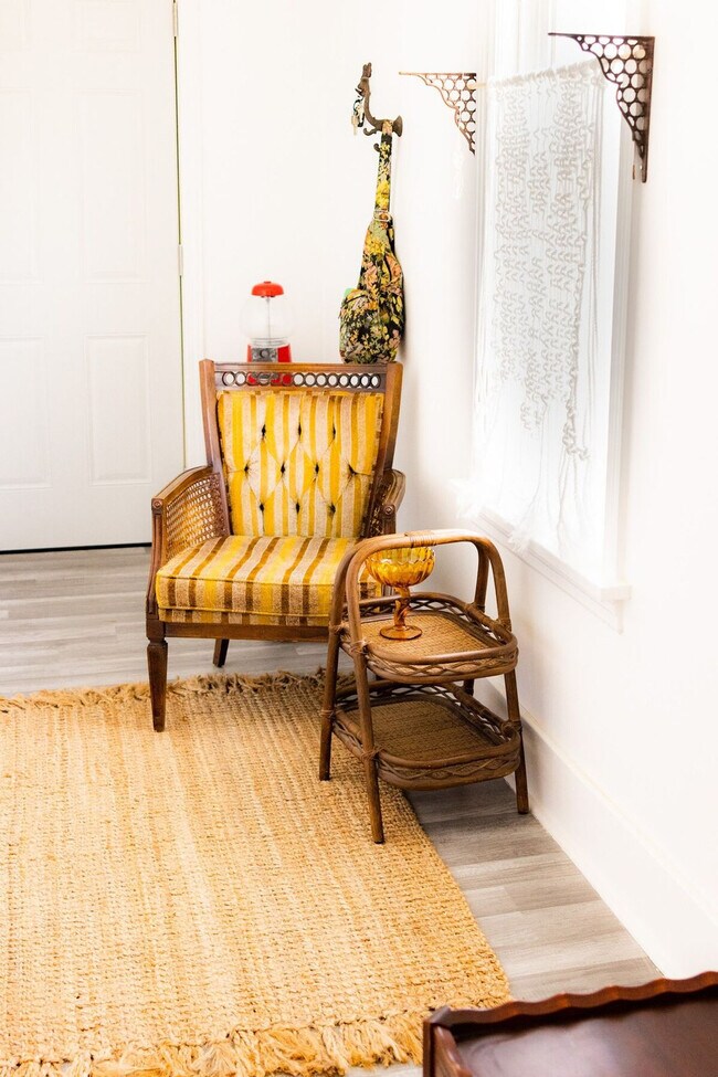 Building Photo - 2919 Elm St