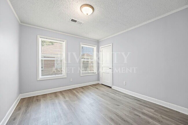 Building Photo - A Must SEE 4-Bedroom / 2-Full Bathroom!!!!...