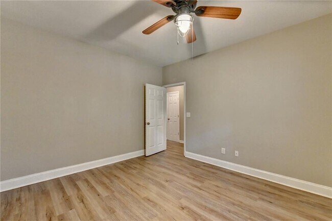 Building Photo - 4005 Edgecomb Dr