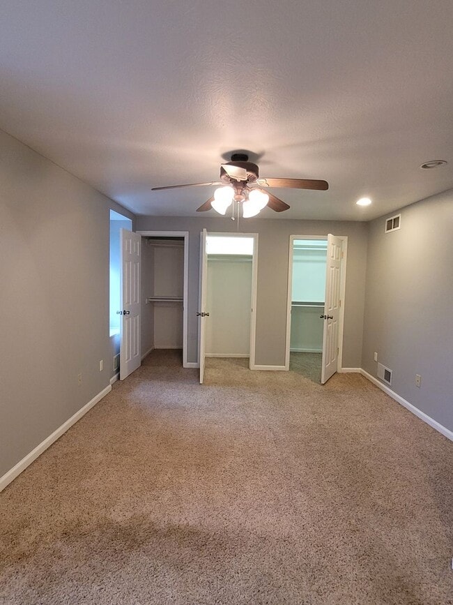 Building Photo - Beautiful 2 Bedroom Home in South Side - C...