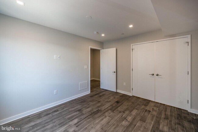 Building Photo - 1442 Hope St