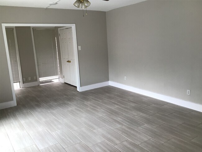 Building Photo - 12633 Memorial Dr