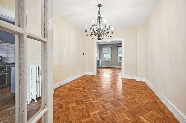 Building Photo - 310 Taylor St NW