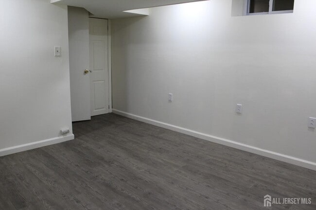 Building Photo - 157 Westgate Dr