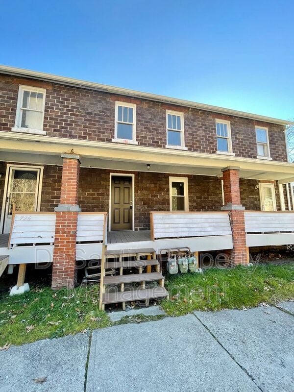 Primary Photo - 724 E 7th Ave
