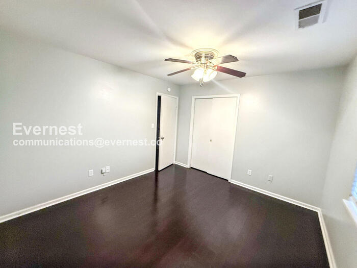 Building Photo - 2201 Montreat Cir