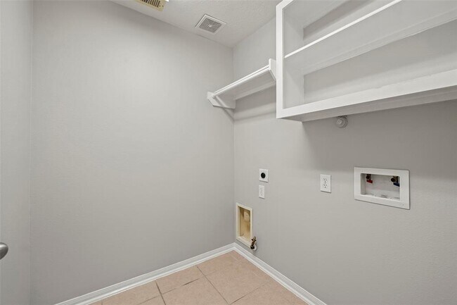 Building Photo - 6907 Birnam Garden Lane