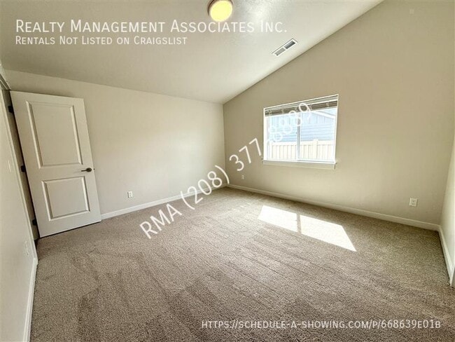 Building Photo - 3799 N Marionberry Ave