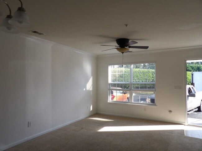 Building Photo - 121 Barnacle Ln
