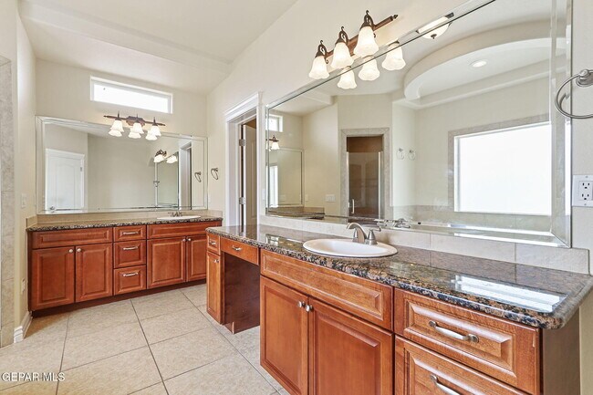 Building Photo - 6285 Wildwood Ct