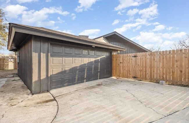 Building Photo - 13507 Rawhide Pkwy