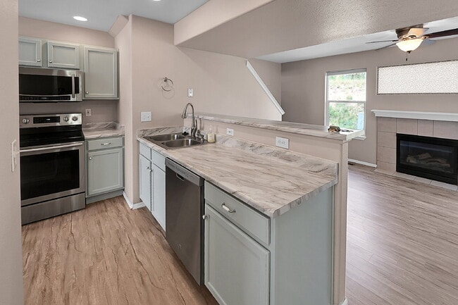 Building Photo - $2,050.00, 3 bed, 2.5 bath, located in Pal...
