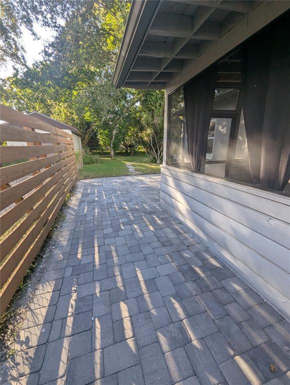 Building Photo - 928 S Bumby Ave