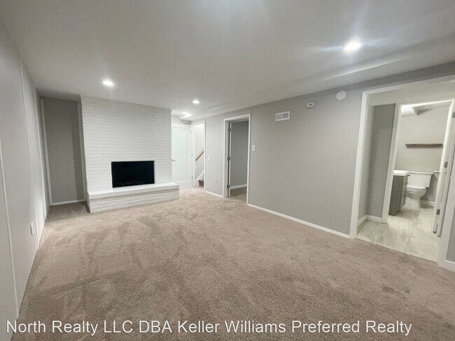 Building Photo - 2 br, 1 bath House - 1184 Clinton St. #B
