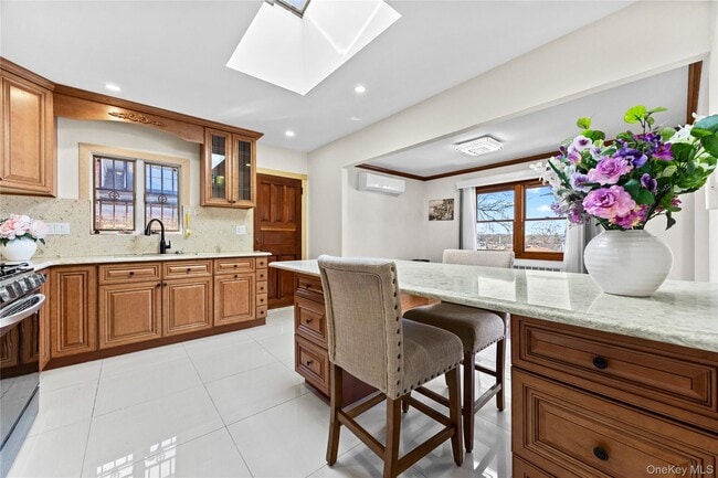 Building Photo - 45-76-76 Browvale Ln