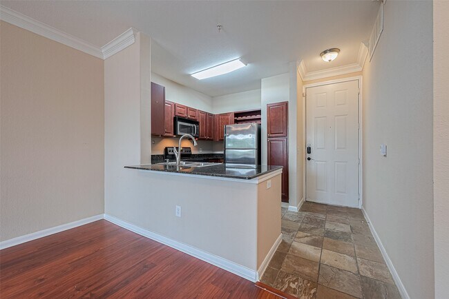 Building Photo - 7575 Kirby Dr