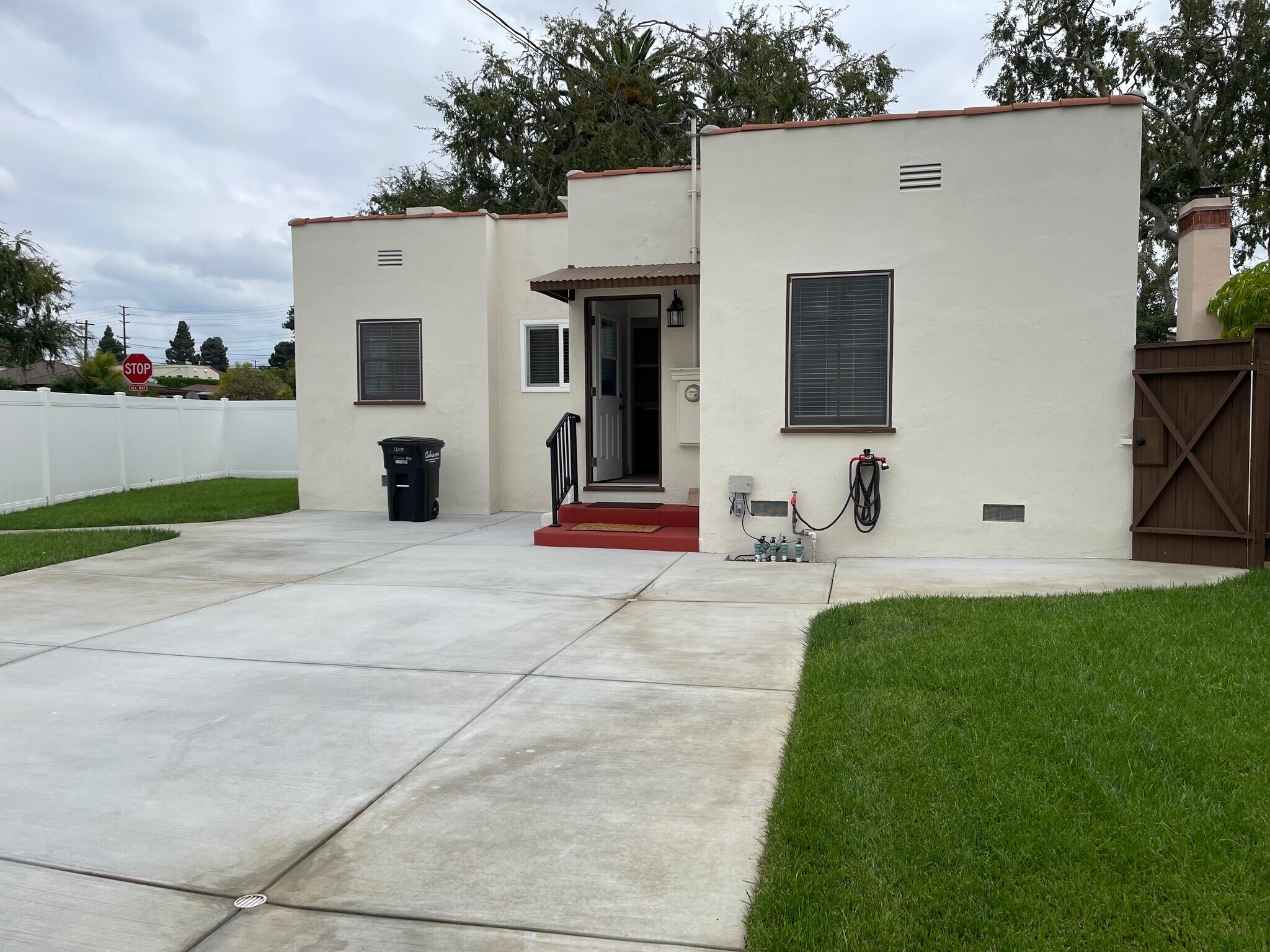 Building Photo - 4209 Vinton Ave
