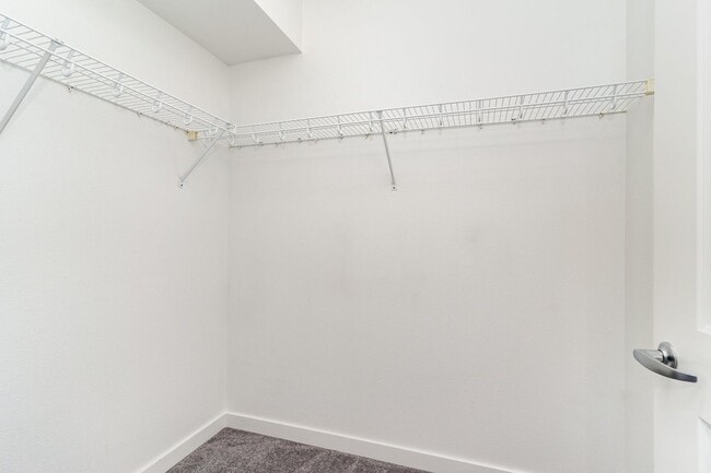 Building Photo - Spacious 1 Bedroom + Den in Canal Station ...