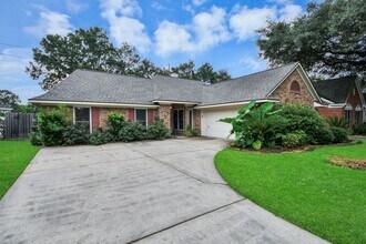 Building Photo - 15818 Sweetwater Creek Dr