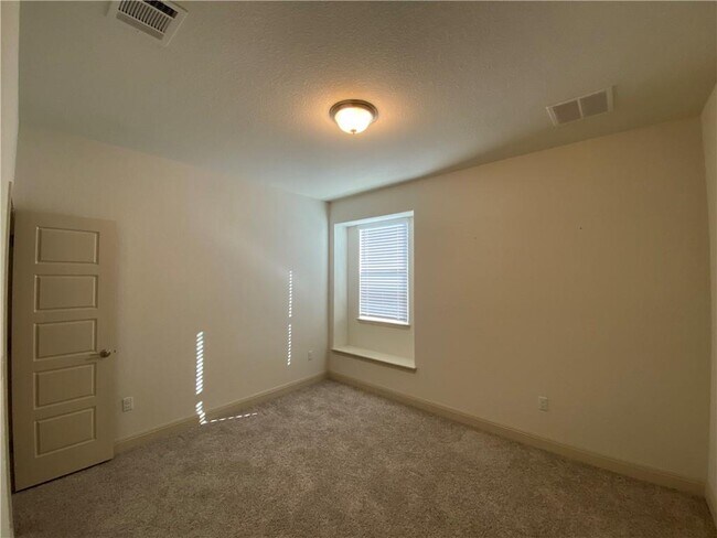 Building Photo - 16500 Aventura Ave