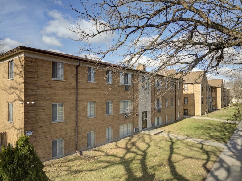 Building Photo - 4811 Cadieux Rd