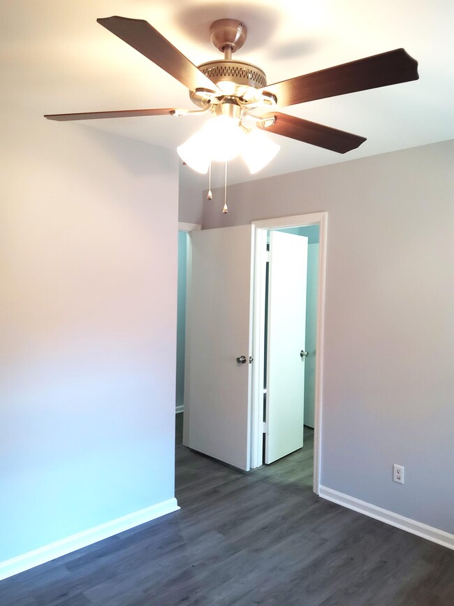Building Photo - 5205b Marseilles Dr