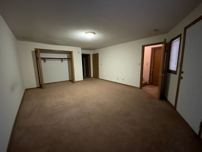 Building Photo - 4 Bedroom 3 Bath Condo