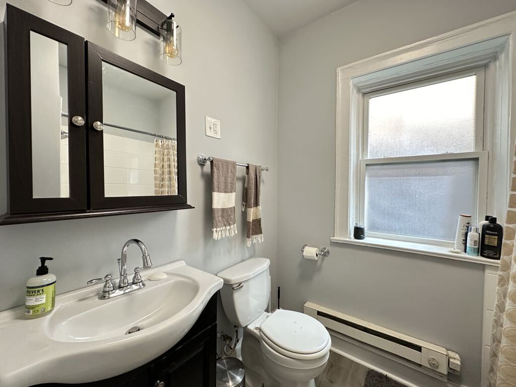 Building Photo - 805 Judson Ave