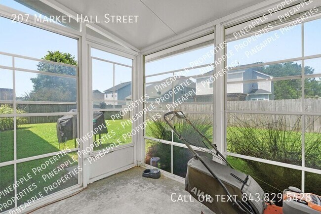 Building Photo - 207 Market Hall St