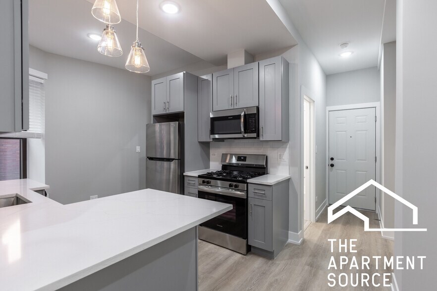 Building Photo - 454 W Belden Ave