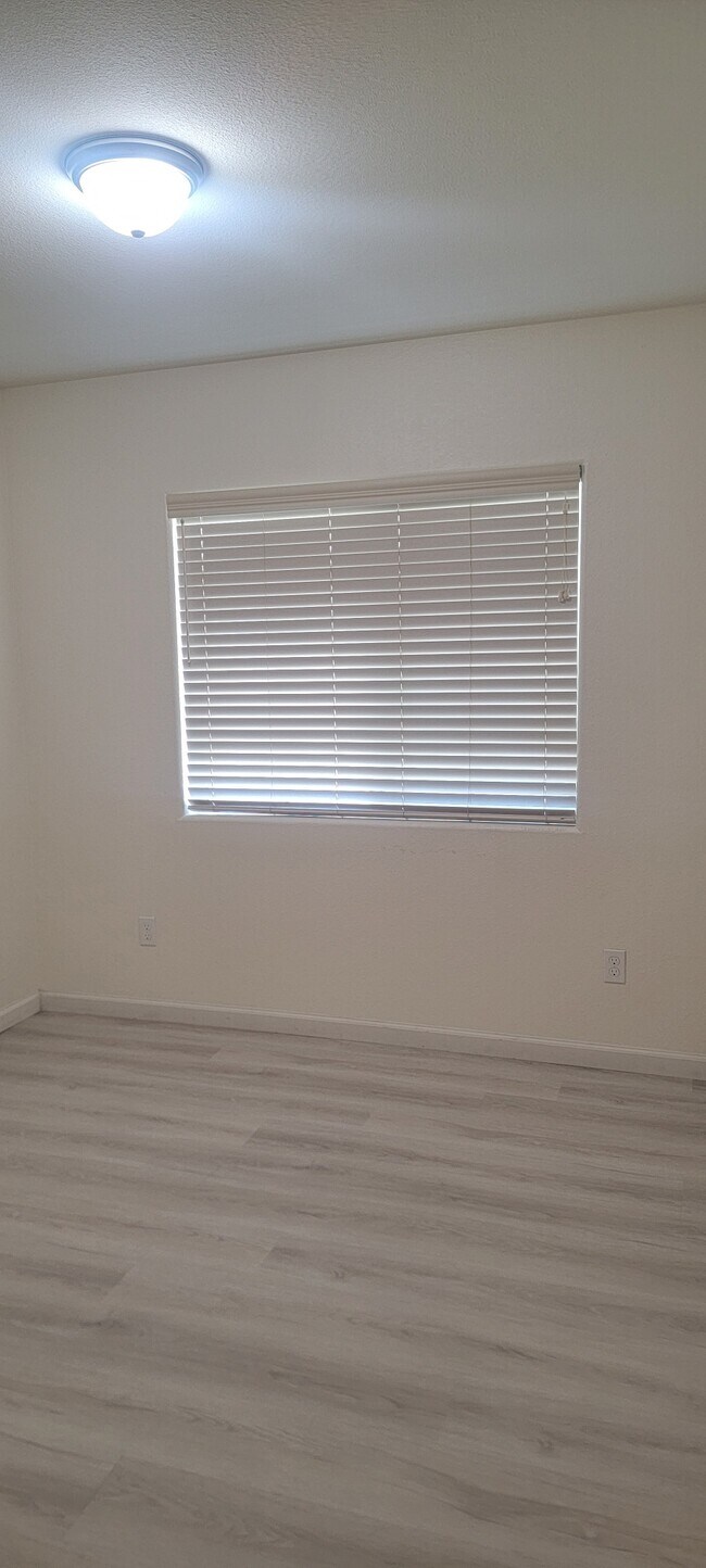 Building Photo - 2685 W McComb Ave