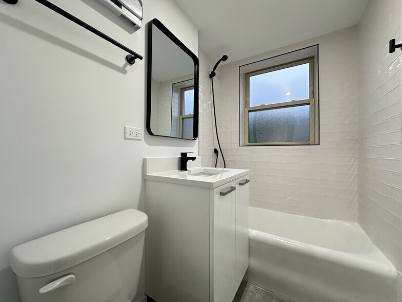 Building Photo - 1553 W Hollywood Ave