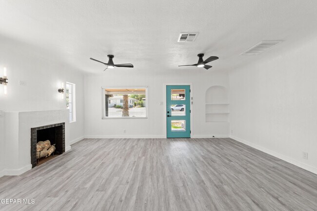 Building Photo - 3221 N Stanton St