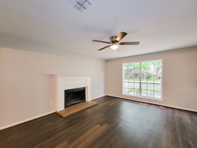 Building Photo - Welcome to your dream rental! This meticulously remodeled 3-bedroom, 2-bathroom home in the heart...