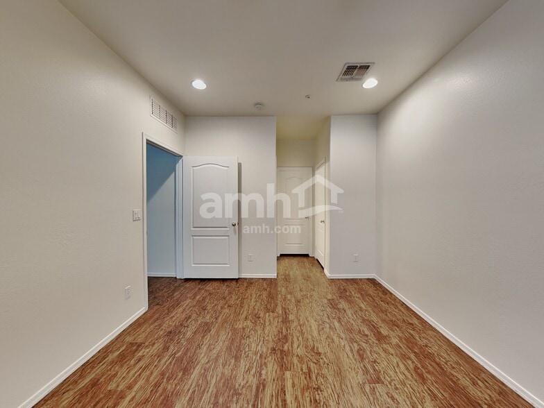 Building Photo - 8940 W Olive Ave