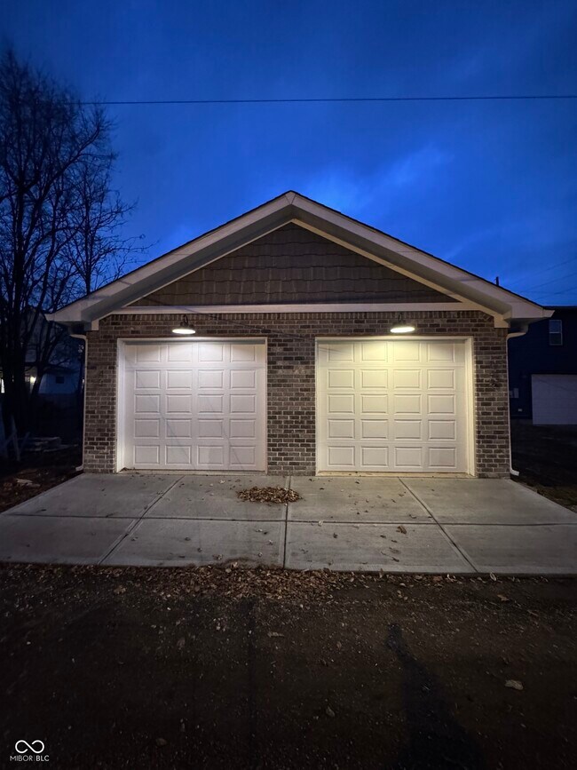 Building Photo - 2143 Columbia Ave