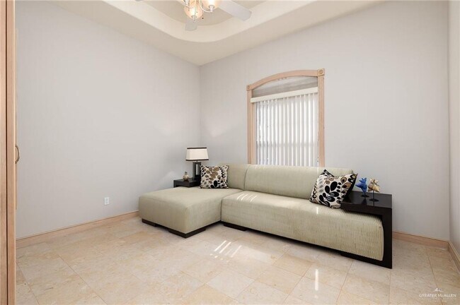 Building Photo - 27 N "E" St