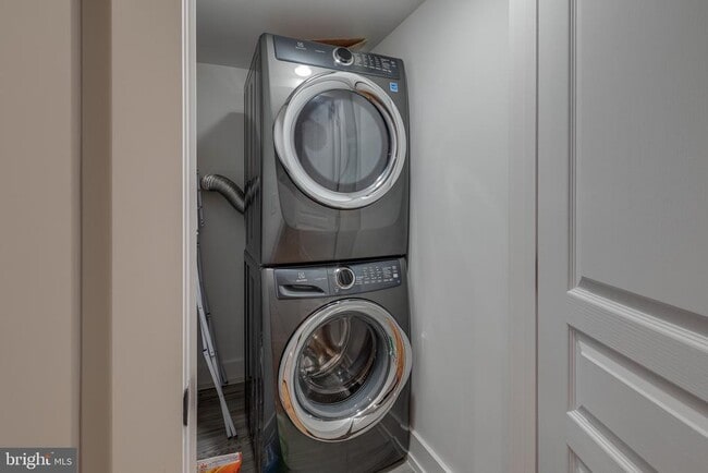 Building Photo - 2022 Kimball St