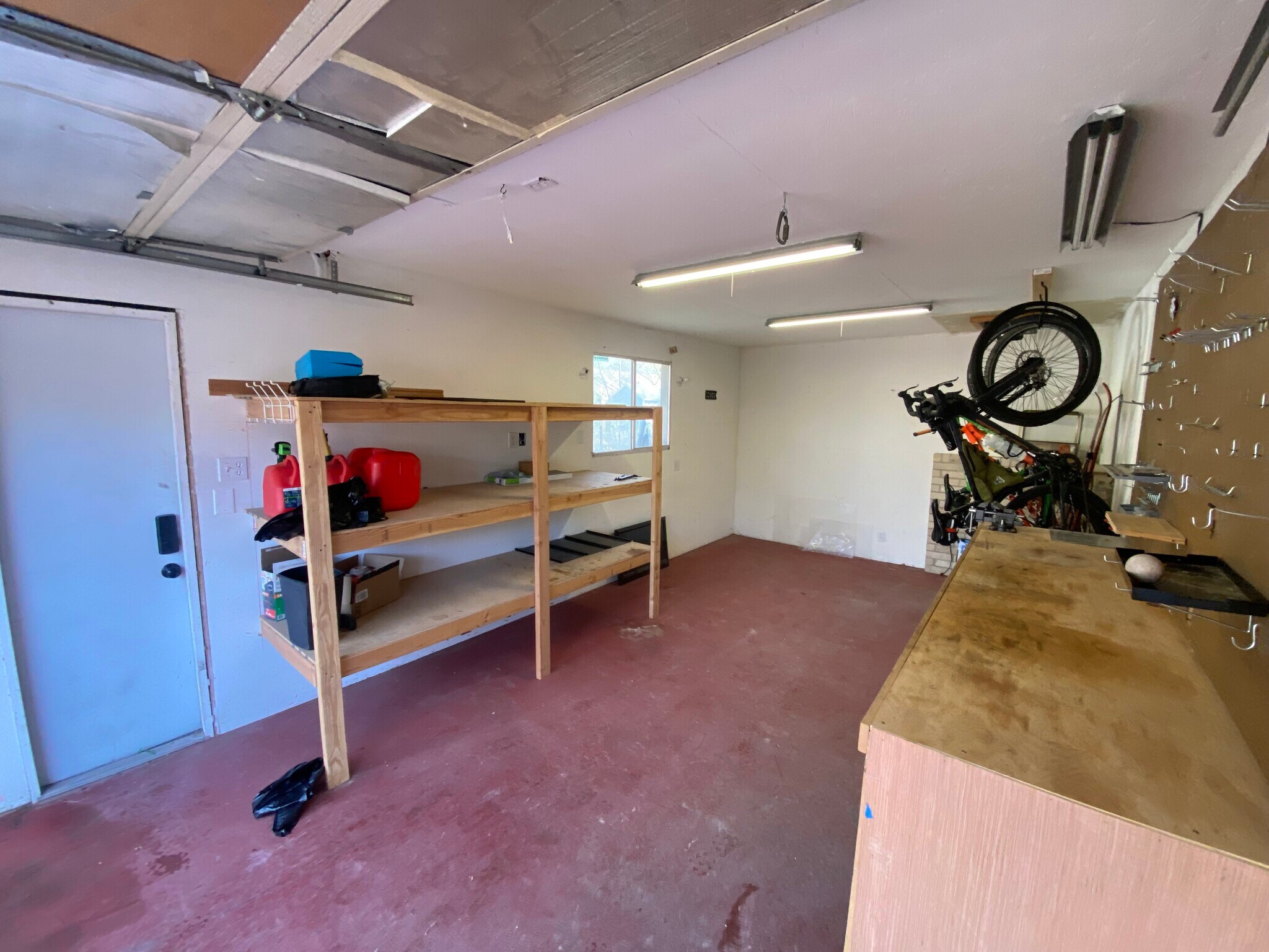 Building Photo - 160 E Leslie Ave