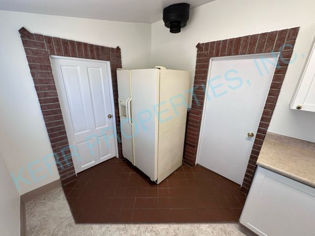 Building Photo - 6015 SE Hosner Rd