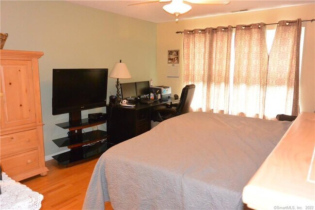 Building Photo - 515 Foxboro Dr