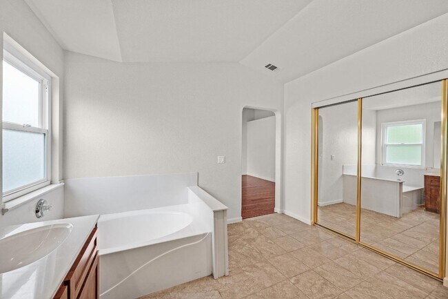 Building Photo - 1005 Mabel Josephine Ct