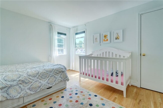 Building Photo - 984 Danby Dr